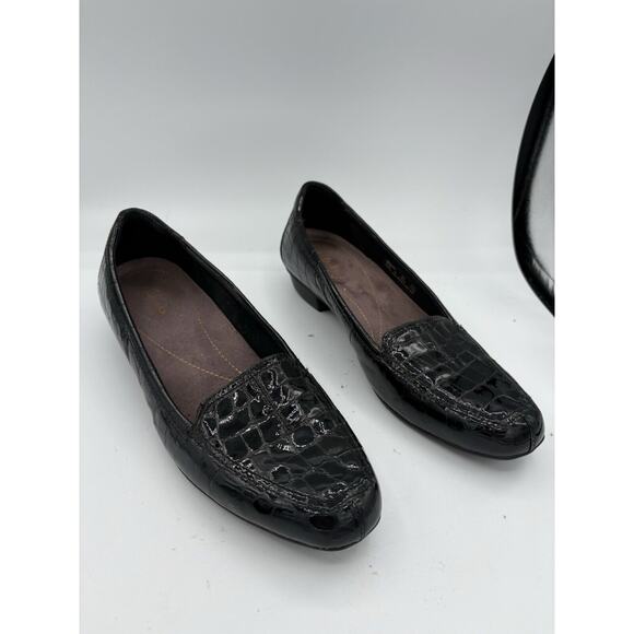 Clarks Artisan Loafers Womens 9 Keesha Luca Slip On Crocodile Patent Leather A1 - Picture 1 of 10